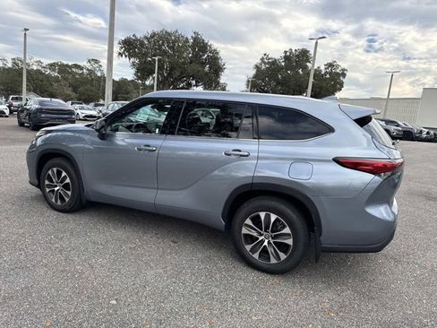 Certified 2022 Toyota Highlander XLE image 4