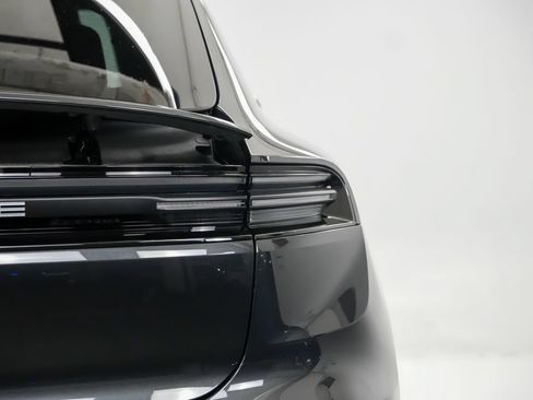 Used 2025 Porsche Macan 4S Electric AWD/4WD image 13