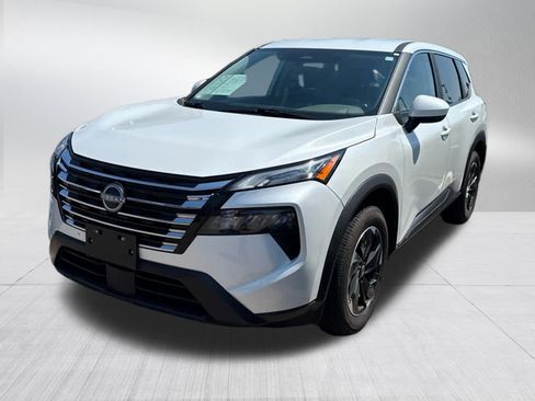 Used 2025 Nissan Rogue SV AWD/4WD image 3