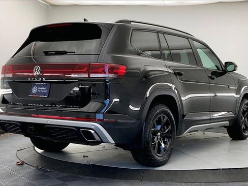 Certified 2025 Volkswagen Atlas Peak Edition SE image 13