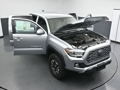 Used 2022 Toyota Tacoma TRD Off-Road w/ Technology Package AWD/4WD image 36