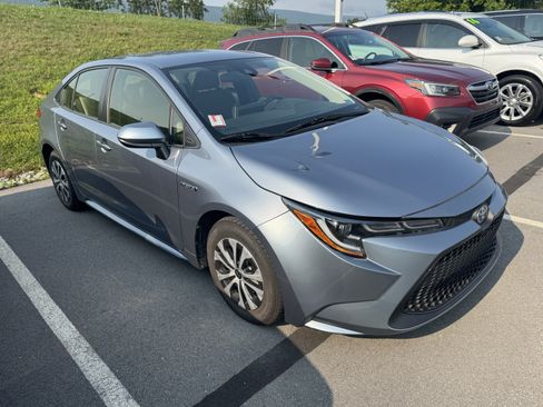 Used 2021 Toyota Corolla LE FWD image 1