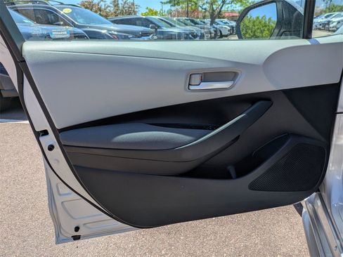 Used 2021 Toyota Corolla LE image 10