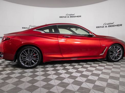 Used 2017 INFINITI Q60 Red Sport 400 RWD image 4