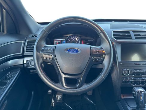 Used 2018 Ford Explorer XLT w/ Equipment Group 202A image 12