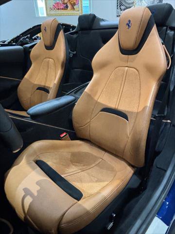 Used 2025 Ferrari Roma Spider RWD image 11