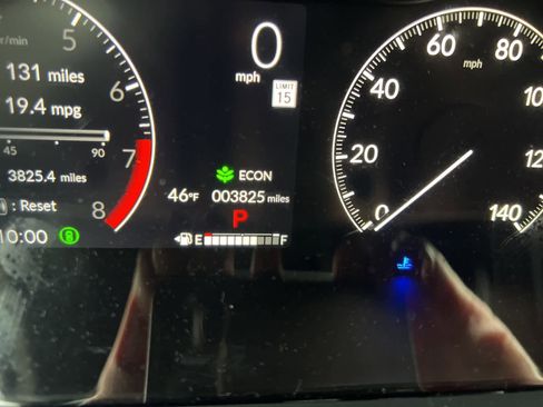 Certified 2025 Honda HR-V Sport image 2