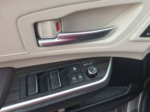 Used 2023 Toyota Sienna Platinum AWD/4WD image 10