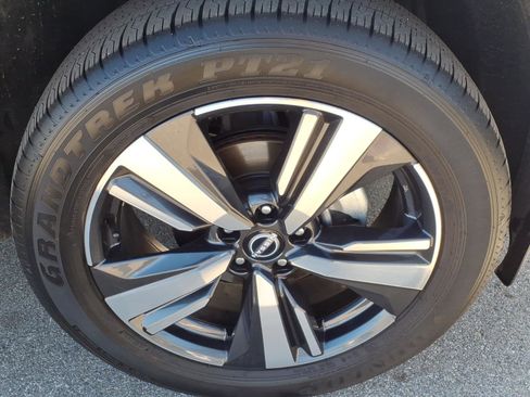 Certified 2025 Nissan Rogue SL image 5