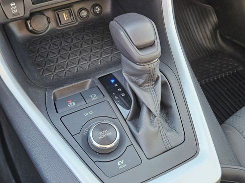 Used 2022 Toyota RAV4 XLE w/ Convenience Package image 26