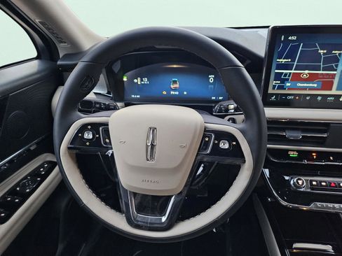 New 2026 Lincoln Corsair Premiere image 21