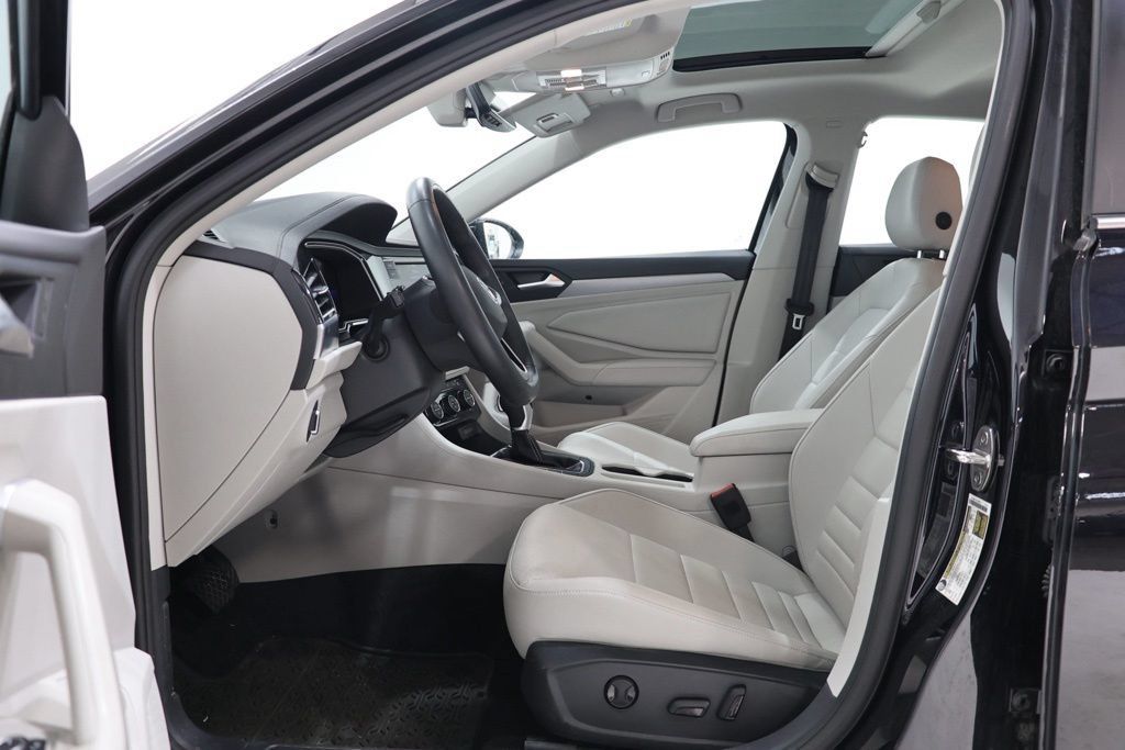 Used 2024 Volkswagen Jetta SE w/ Panoramic Sunroof Package FWD image 17