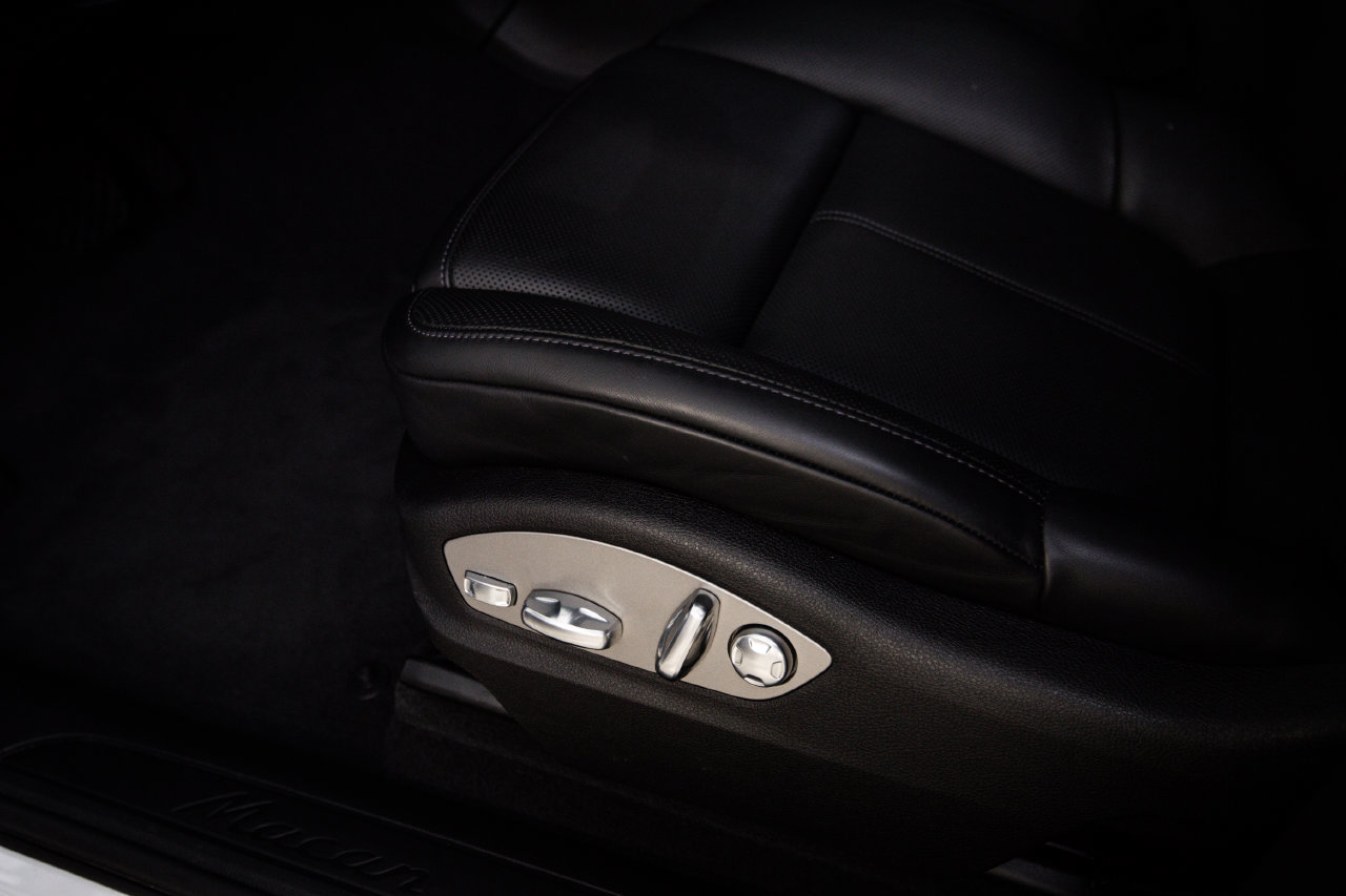 Certified 2026 Porsche Macan AWD/4WD image 14