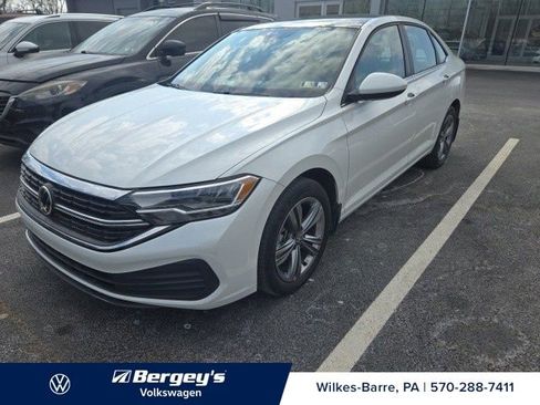 Used 2023 Volkswagen Jetta SE w/ Panoramic Sunroof Package FWD image 5
