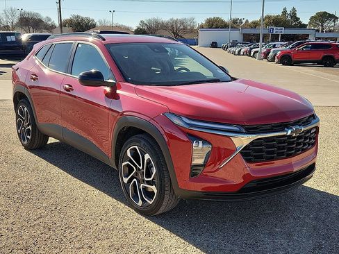 Used 2026 Chevrolet Trax RS w/ Sunroof Package image 4