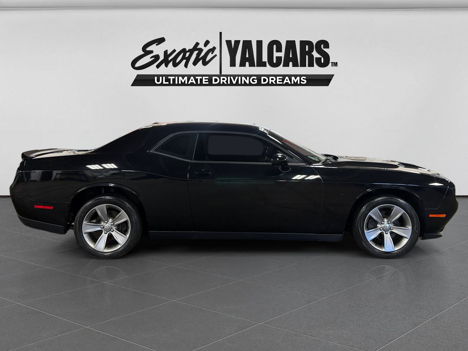 Used 2019 Dodge Challenger SXT RWD image 6