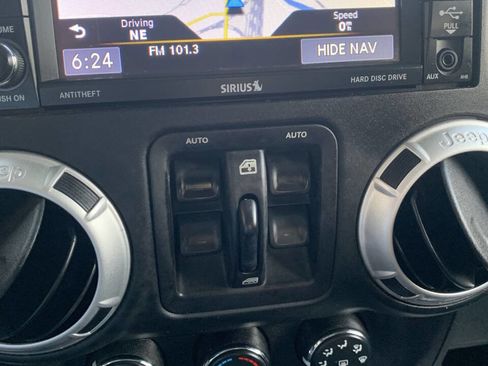 Used 2016 Jeep Wrangler Unlimited Sahara image 22