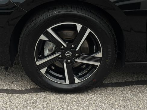 Used 2025 Nissan Sentra SV FWD image 29
