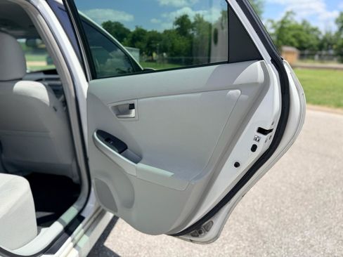 Used 2014 Toyota Prius Two FWD image 15