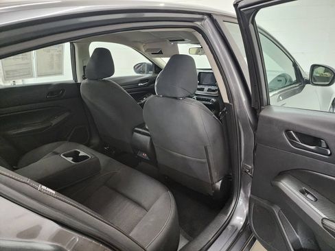 Used 2024 Nissan Altima 2.5 SV FWD image 30