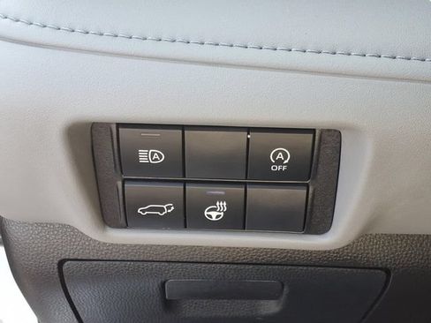 Certified 2024 Toyota Highlander Limited AWD/4WD image 9