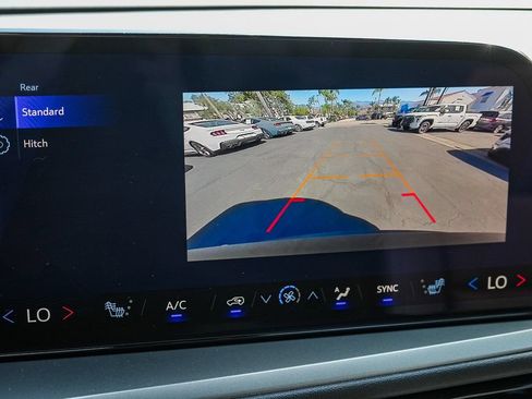Used 2026 Chevrolet Traverse LT FWD image 21
