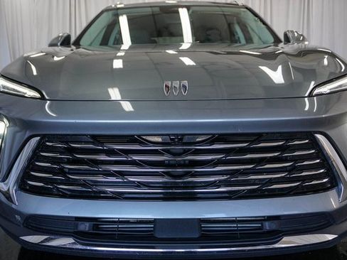 Used 2024 Buick Envision Preferred image 3