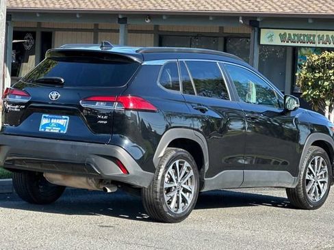 Used 2024 Toyota Corolla Cross XLE image 3