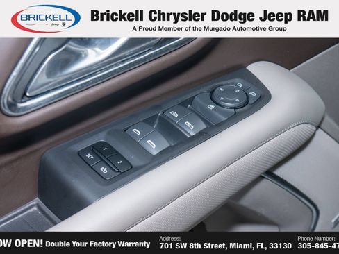 Used 2024 GMC Yukon XL SLT RWD image 25