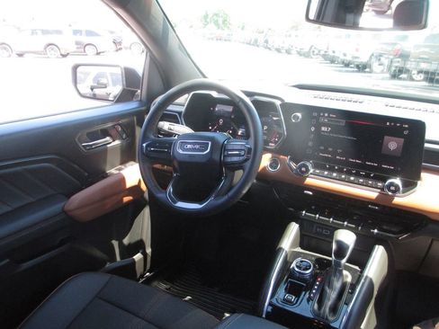 Used 2025 GMC Canyon AT4 AWD/4WD image 24