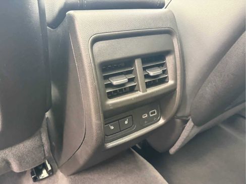Used 2023 Cadillac XT4 Luxury w/ Cold Weather Package image 20