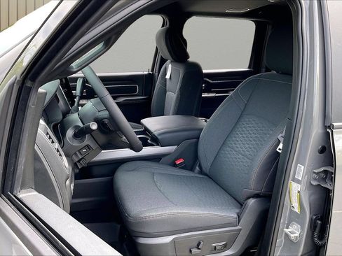 New 2026 RAM 3500 Big Horn AWD/4WD image 17