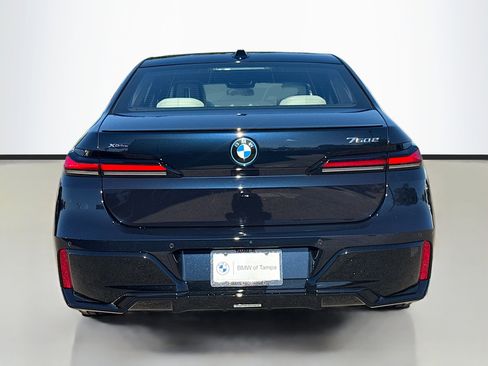 New 2026 BMW 750e xDrive image 4