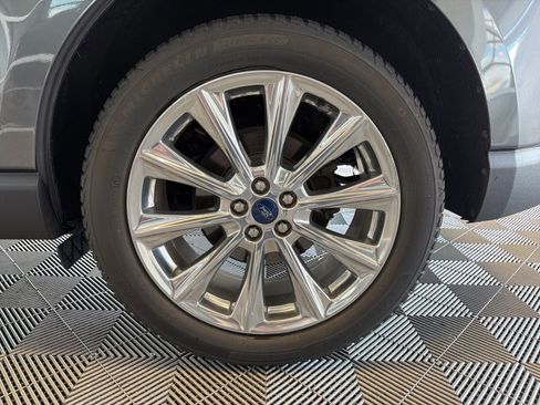 Used 2018 Ford Edge Titanium w/ Equipment Group 301A FWD image 9