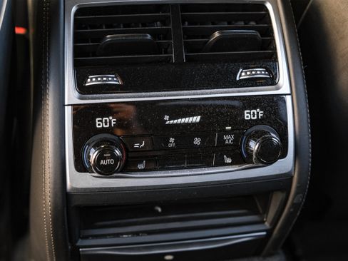 Used 2020 BMW 750i xDrive w/ Executive Package image 34