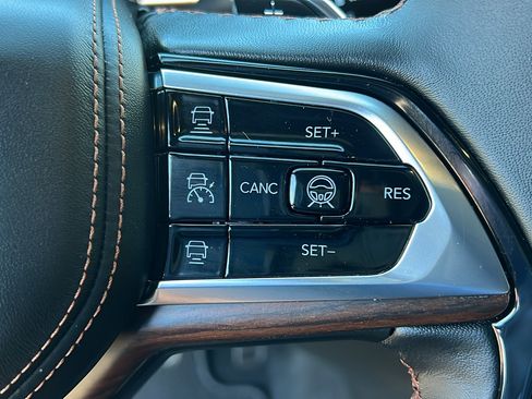 Used 2025 Jeep Grand Cherokee Summit w/ Adv Protech Group IV image 30