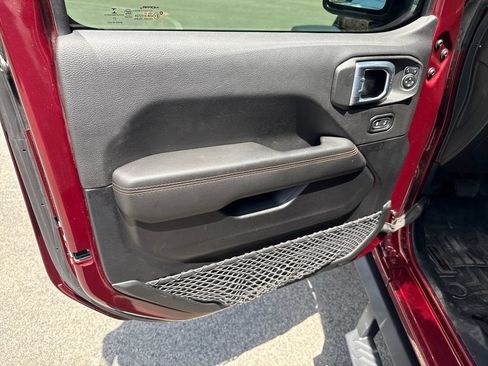 Used 2021 Jeep Gladiator Mojave w/ Cold Weather Group AWD/4WD image 39