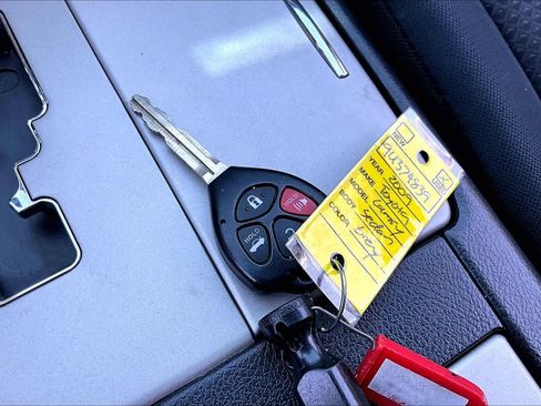 Used 2009 Toyota Camry SE FWD image 14