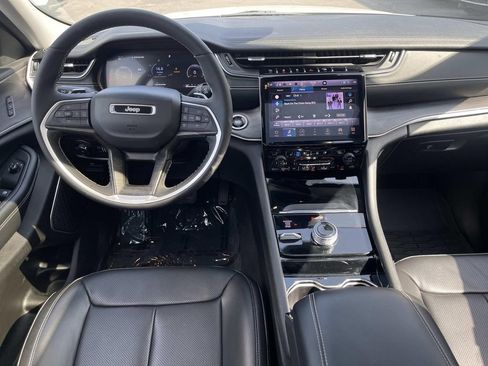 Used 2023 Jeep Grand Cherokee L Limited w/ Luxury Tech Group II AWD/4WD image 9