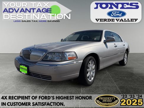 Used 2010 Lincoln Town Car Signature Limited RWD image 1