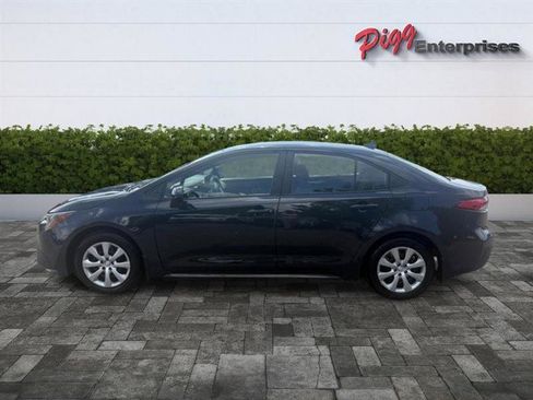 Used 2025 Toyota Corolla LE FWD image 3