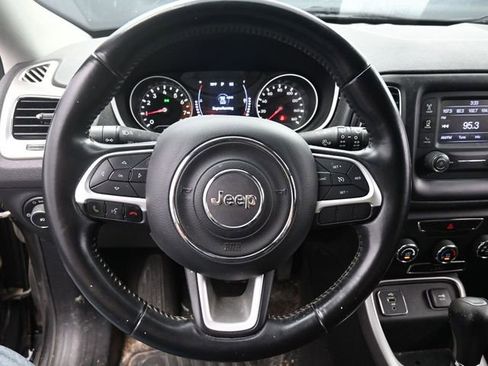 Used 2018 Jeep Compass Latitude image 21