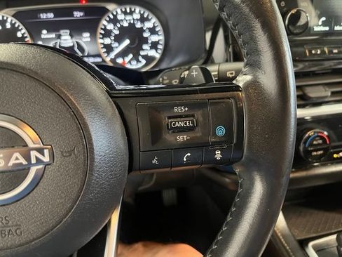 Used 2022 Nissan Pathfinder SL AWD/4WD image 27