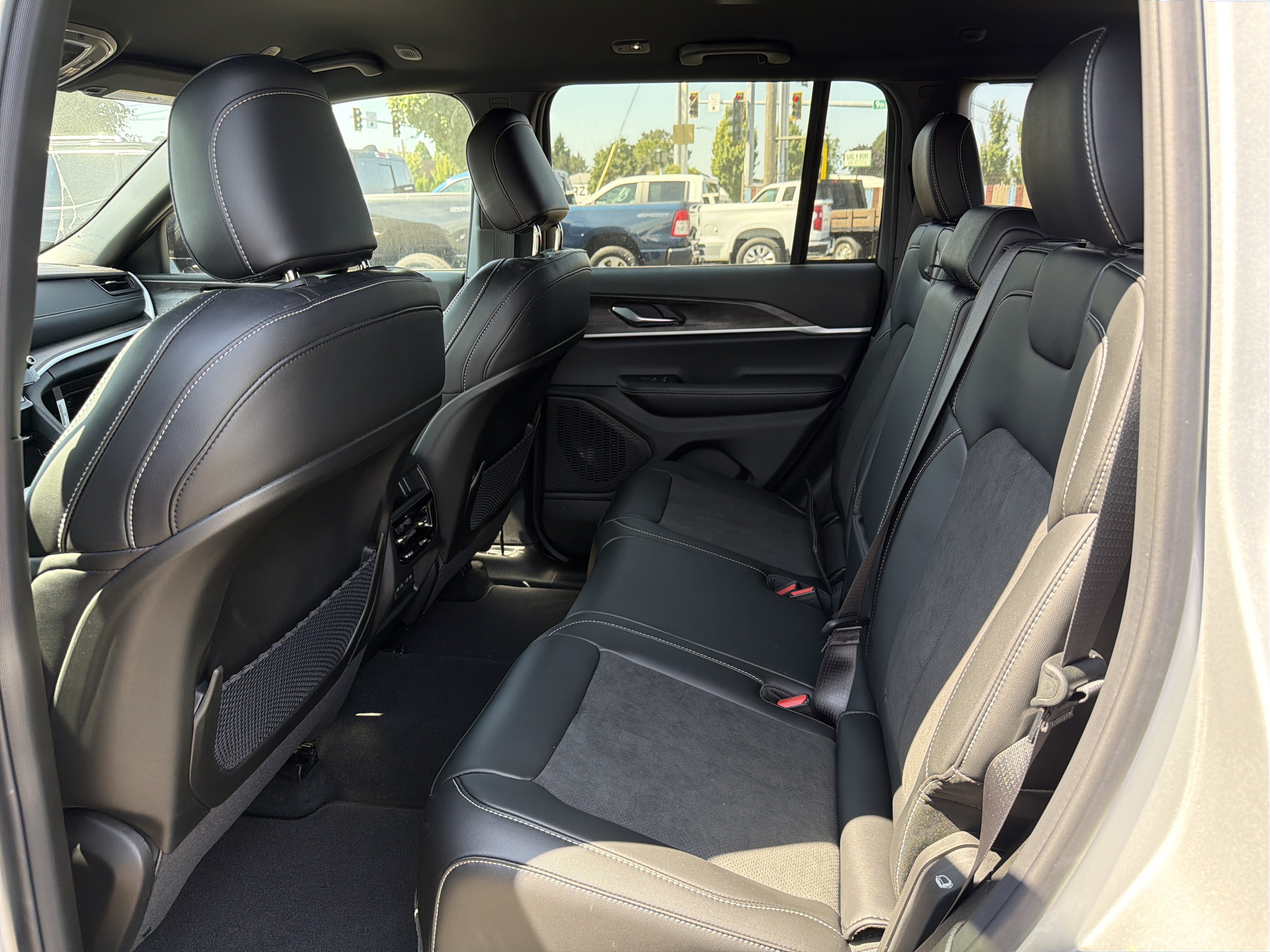 New 2026 Jeep Grand Cherokee Altitude AWD/4WD image 11