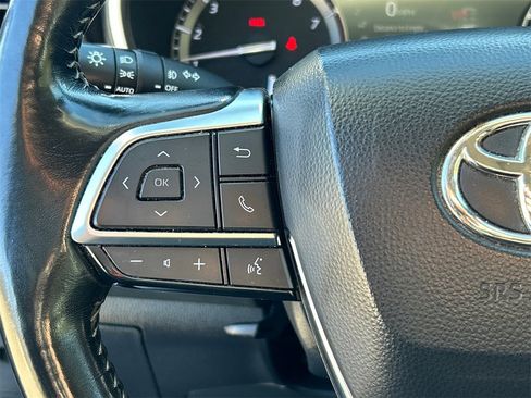 Used 2020 Toyota Highlander XLE image 25