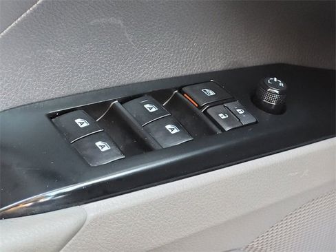 Used 2018 Toyota Camry LE image 30