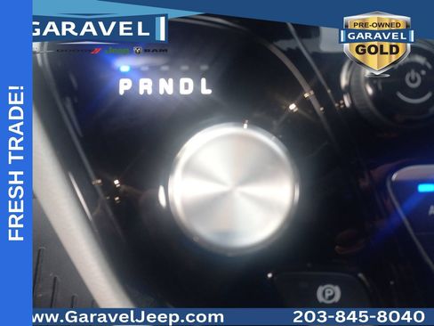 Used 2022 Chrysler Pacifica Touring-L FWD image 13