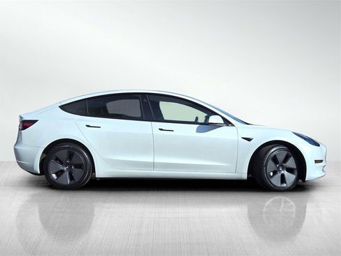 Used 2023 Tesla Model 3 Standard Range image 3