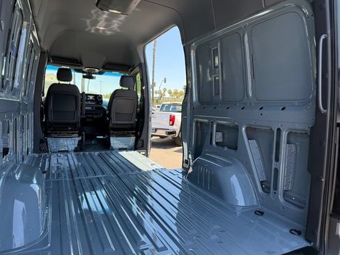 Used 2025 Mercedes-Benz Sprinter 2500 image 15