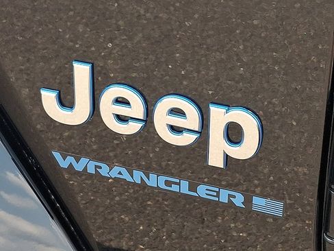 Used 2023 Jeep Wrangler Unlimited Sahara w/ Cold Weather Group AWD/4WD image 30